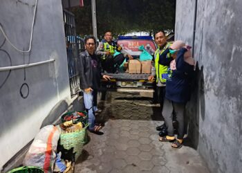 Polisi Razia Satu Rumah “Matur Pak Kapolsek”