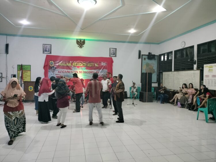 Aula Kantor Kecamatan Margorejo Heboh, Berikut Sebabnya