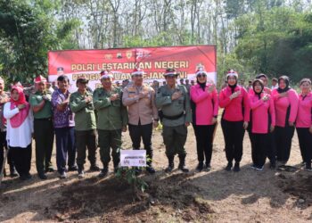 Penanaman 1000 Pohon di Desa Regaloh Tlogowungu, Begini Harapan Kapolresta Pati
