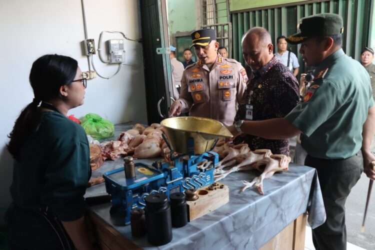 Kebutuhan Bahan Pokok Stabil, Kapolresta Pati dan Forkopimda Sidak Harga Sembako di Pasar