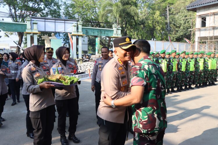 Dirgahayu TNI ke-78, Kapolresta Pati Berikan Kejutan Dandim 0718