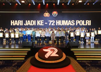 Dua Hadiah Untuk Divisi Humas Polri dari Kapolri