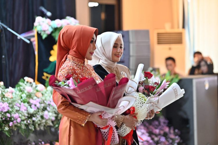 Ny. Lynda Winarto Sebagai Ibu Asuh Polwan Polda Kalsel