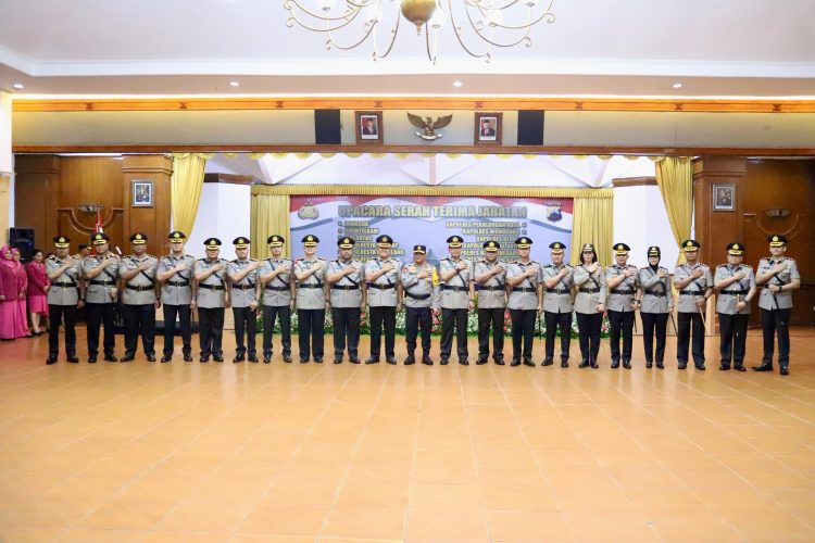 Sertijab Waka Polda Jateng, 3 PJU dan 9 Kapolres