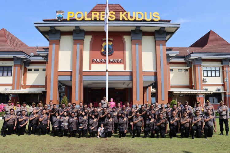 48 Personil Raih Kenaikan Pangkat Reguler