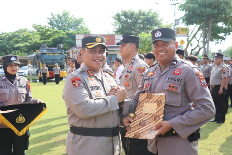 Ciptakan Pelayanan Terbaik, 18 Personil Dapat Dedikasi Penghargaan