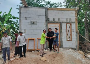 Bantuan RTLH Tepat Sasaran, Kades dan Camat Widarijaksa Turun Lokasi