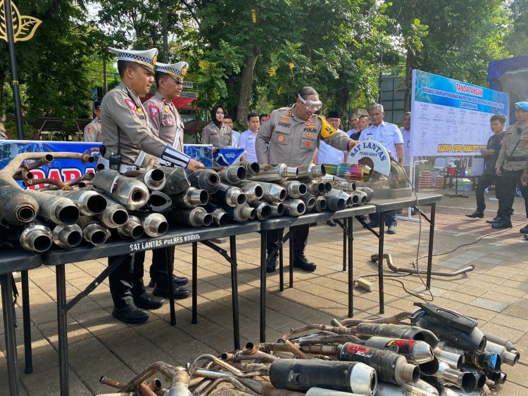 Pemusnahan Barang Bukti Ratusan Knalpot Brong atau Bising