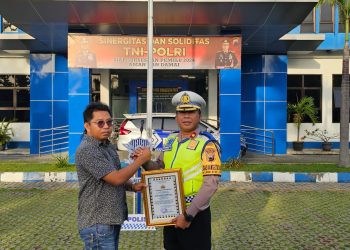 Penilaian Media Terbaik, Kasatlantas Polresta Pati Penyerahan Piagam Penghargaan
