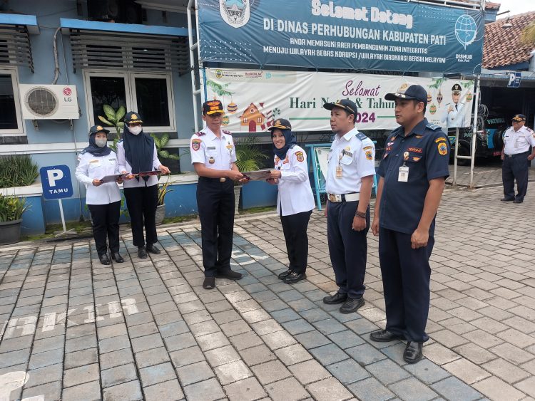 Pelayanan Terbaik ke Masyarakat, 30 Pegawai Terima Tanda Kehormatan