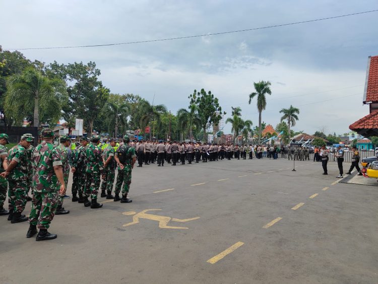 Persipa Pati Vs Persiba Balikpapan Dikawal Polisi