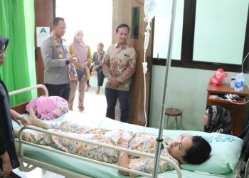 Kepedulian !!! Kapolres Jepara dan KPU Sambangi Anggota KPPS