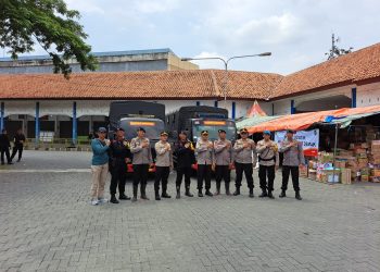 Salurkan Bantuan, Korps Brimob Polri Turun ke Pemukiman Warga