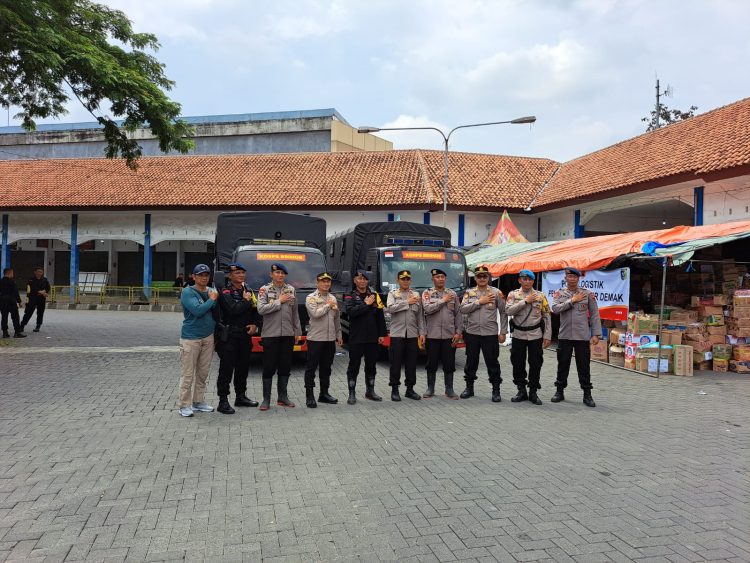 Salurkan Bantuan, Korps Brimob Polri Turun ke Pemukiman Warga