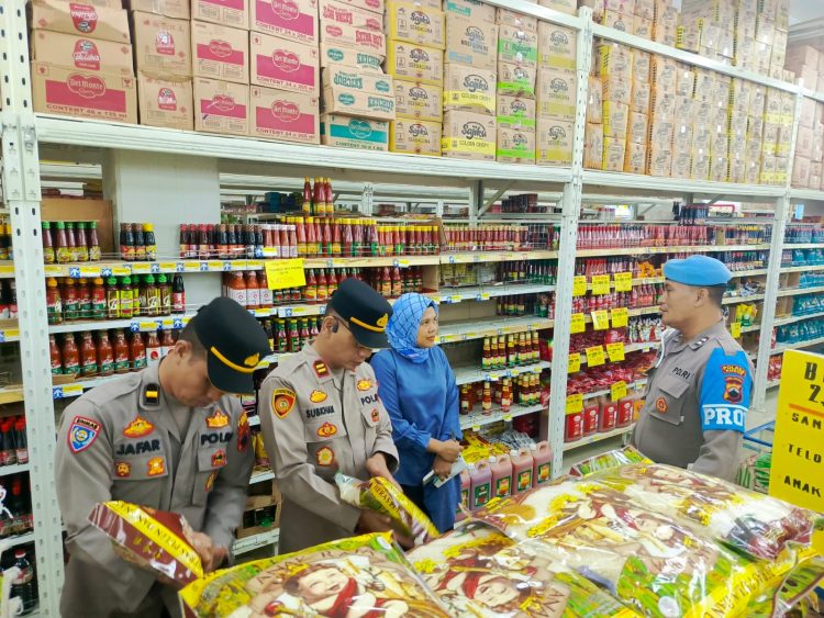 Barang Dagangan Dicek Kapolsek, Ternyata Soal Masa Kadaluarsa