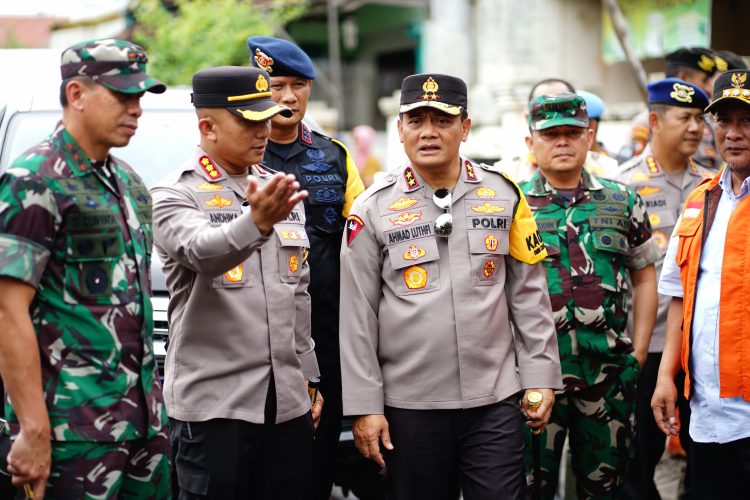 Layanan Gratis, Kapolda Jateng dan Pangdam IV Diponegoro Hadir
