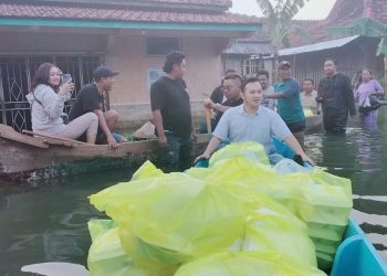 Berbagi Nasi Kotak, Burhan Adalah Caleg Dapil 1 Buktikan Aksi Peduli Korban Banjir