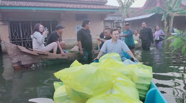 Berbagi Nasi Kotak, Burhan Adalah Caleg Dapil 1 Buktikan Aksi Peduli Korban Banjir