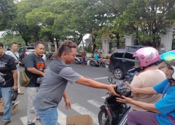 Aksi di Bulan Ramadhan, FWP Berbagi Ratusan Paket Nasi Kotak dan Takjil
