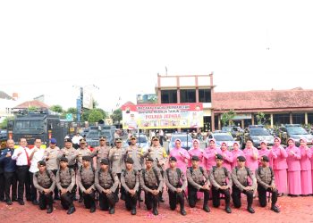 Tradisi Penyiraman Air Bunga, 11 Personil Resmi Masuk Polri