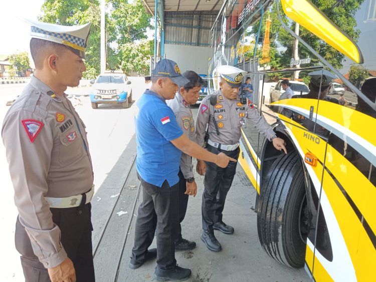 Bus Antar Kota di Cek, Iptu Noor Alifi Ingatkan Terkait Keselamatan