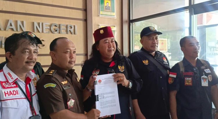 Oknum Dindikpora di Laporkan Sejumlah LSM Rembang