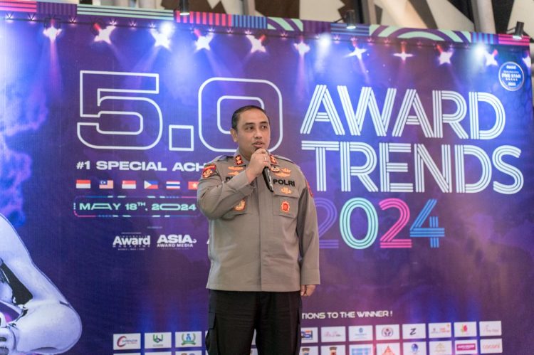 Raih Penghargaan !! Kapolres Kudus Terima Tanda Kehormatan