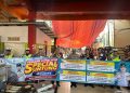 Bagi – Bagi Keringanan Pajak Kendaraan, Kasat Lantas Polresta Pati Turun Pasar