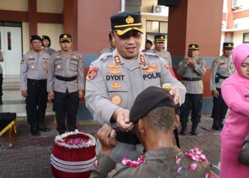 Penutupan !! Kapolres Kudus : Pemasangan Baret dan Mandi Kembang ke Angkatan 50