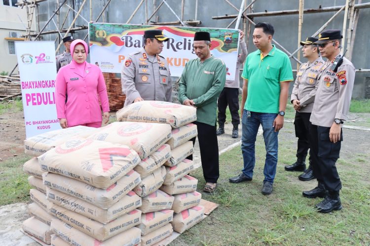 Masjid Markaz At-Tauhid Terima Bantuan