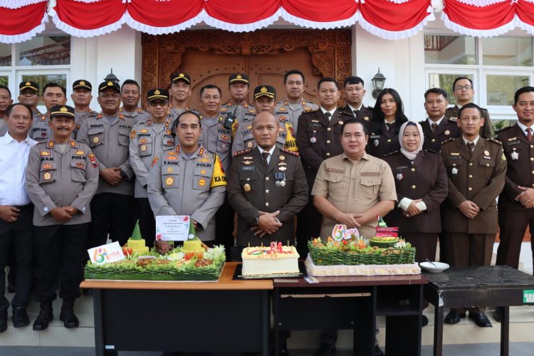 Rombongan Polres Kudus Serbu Kejari, Ternyata ada Kejutan