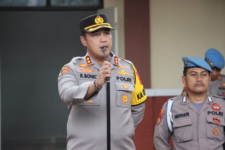 AKBP Ronni Bonic : Pelayanan Masyarakat Adalah Utama ” Polri Presisi”