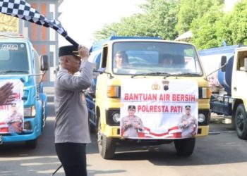 Kemarau Melanda! Kini Polresta Pati Droping Air Bersih di Lima Desa