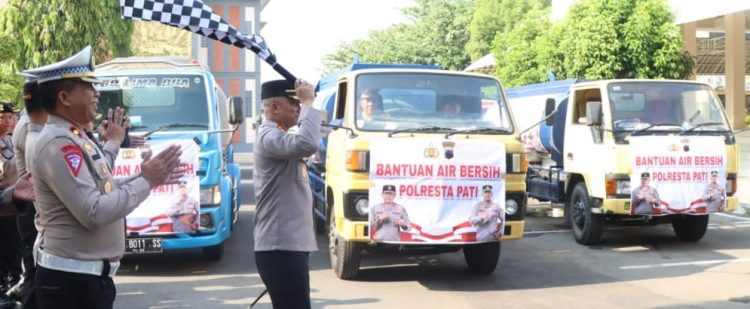 Kemarau Melanda! Kini Polresta Pati Droping Air Bersih di Lima Desa