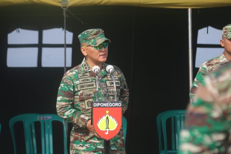 Kodim 0718/Pati dan Semua Elemen Kompak Bersihkan Pantai Pesisir