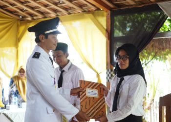 Gigih Sandistya dan Khoiriyah Resmi Menjabat Perangkat Desa Pekalongan