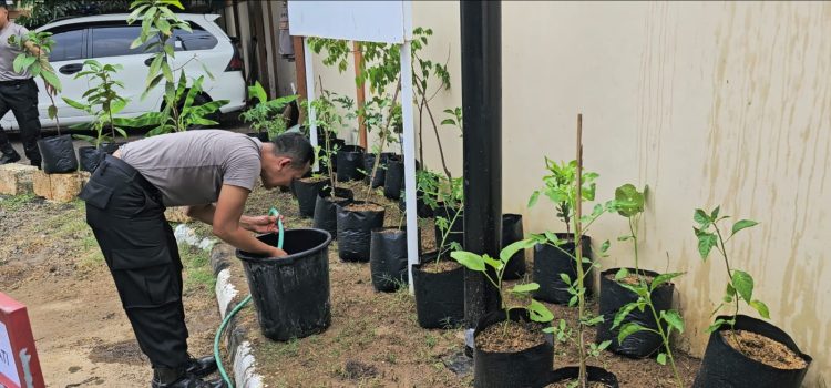 Polresta Pati Wujudkan Ketahanan Pangan dengan Aksi Tanam 50 Pohon
