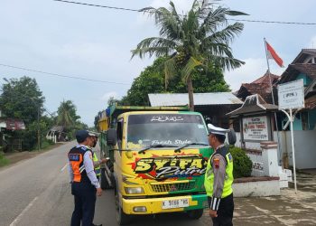 Satlantas Pati Imbau Warga Aktif Laporkan Kendaraan Bermuatan Berlebih