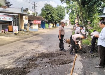 Jalan Berlubang di Pati Ditambal, Demi Keselamatan Pengguna Jalan