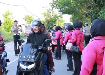 Berbagi Takjil, Polres Rembang Wujud Kepedulian di Bulan Suci Ramadhan