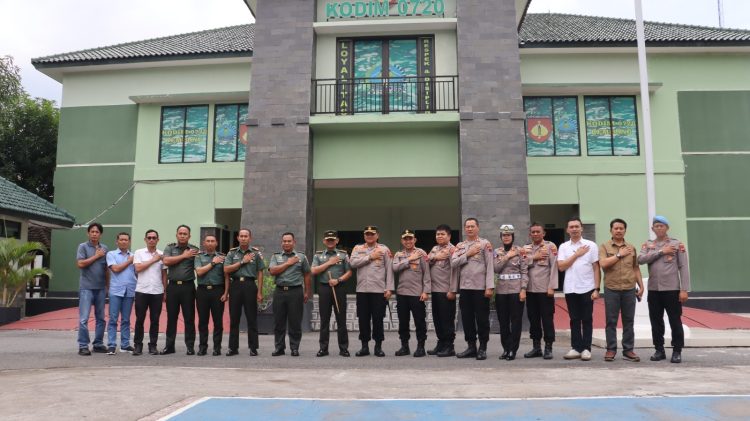 Perkuat Sinergitas TNI – Polri, Kapolres Kunker di Makodim 0720/Rembang