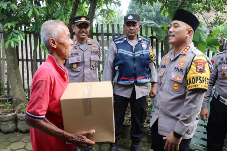 Penyaluran Bantuan Ramadan bagi Lansia