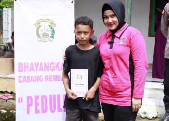 Bhayangkari Peduli Ramadan, Kunjungi Warga di Daerah Terpencil Rembang