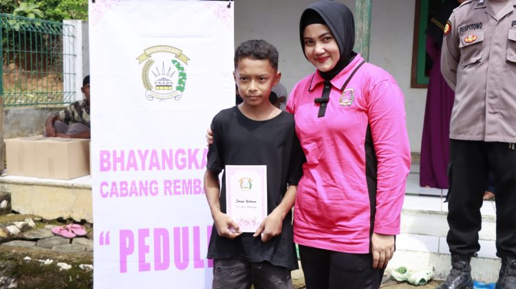 Bhayangkari Peduli Ramadan, Kunjungi Warga di Daerah Terpencil Rembang