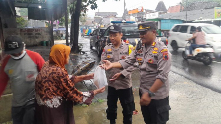 Ratusan Takjil di Bagikan, Masyarakat Apresiasi