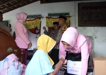 Bakti Sosial Ramadan, Ny. Vivi Andhika Hadir ke Rumah Lansia