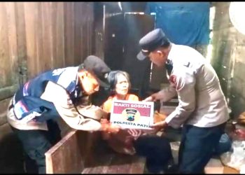 Salurkan Bansos dan Takjil Gratis Bagi Penerima Kurang Mampu