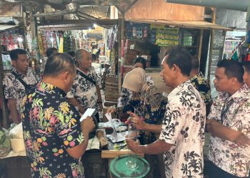 Pastikan Standar, Disdagperin Pati Periksa Minyak Goreng di Pasaran