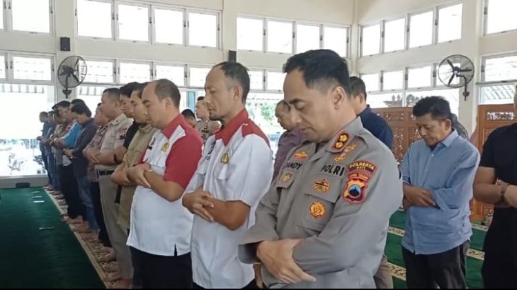 Gelar Sholat Ghaib, Polresta Pati Turut Berpartisipasi
