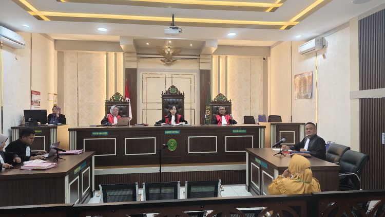 Saksi Akui Pernah Pinjam Uang Dengan Bunga 7%